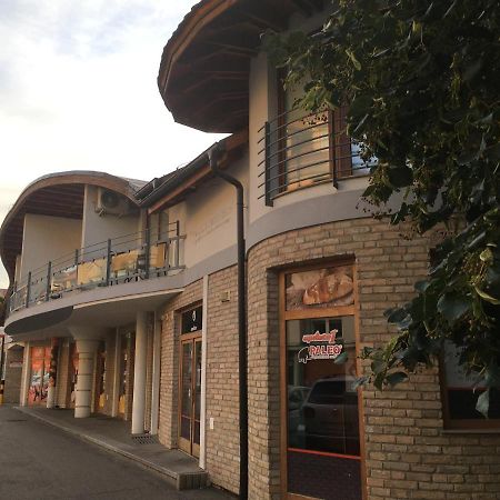 Konde Apartments B Dunajska Streda Exterior photo