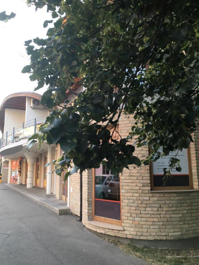 Konde Apartments B Dunajska Streda Exterior photo