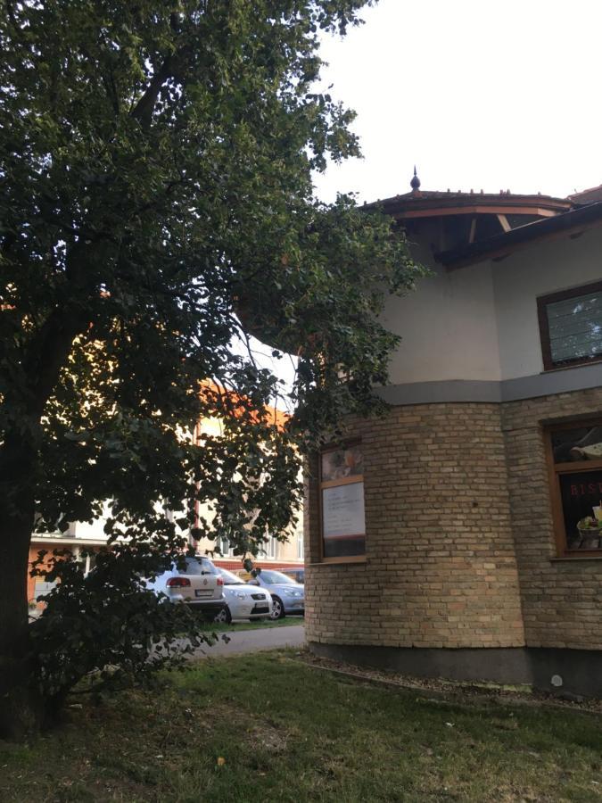 Konde Apartments B Dunajska Streda Exterior photo