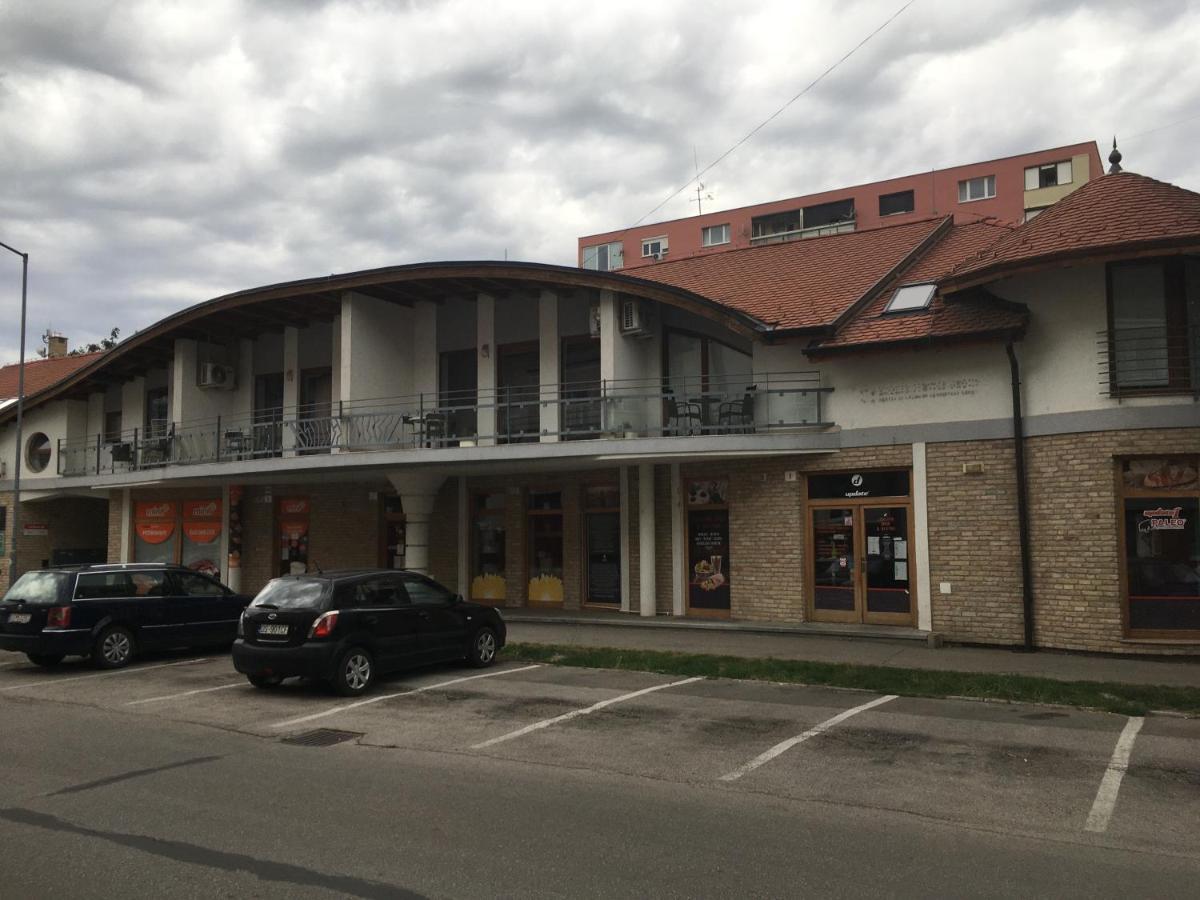 Konde Apartments B Dunajska Streda Exterior photo