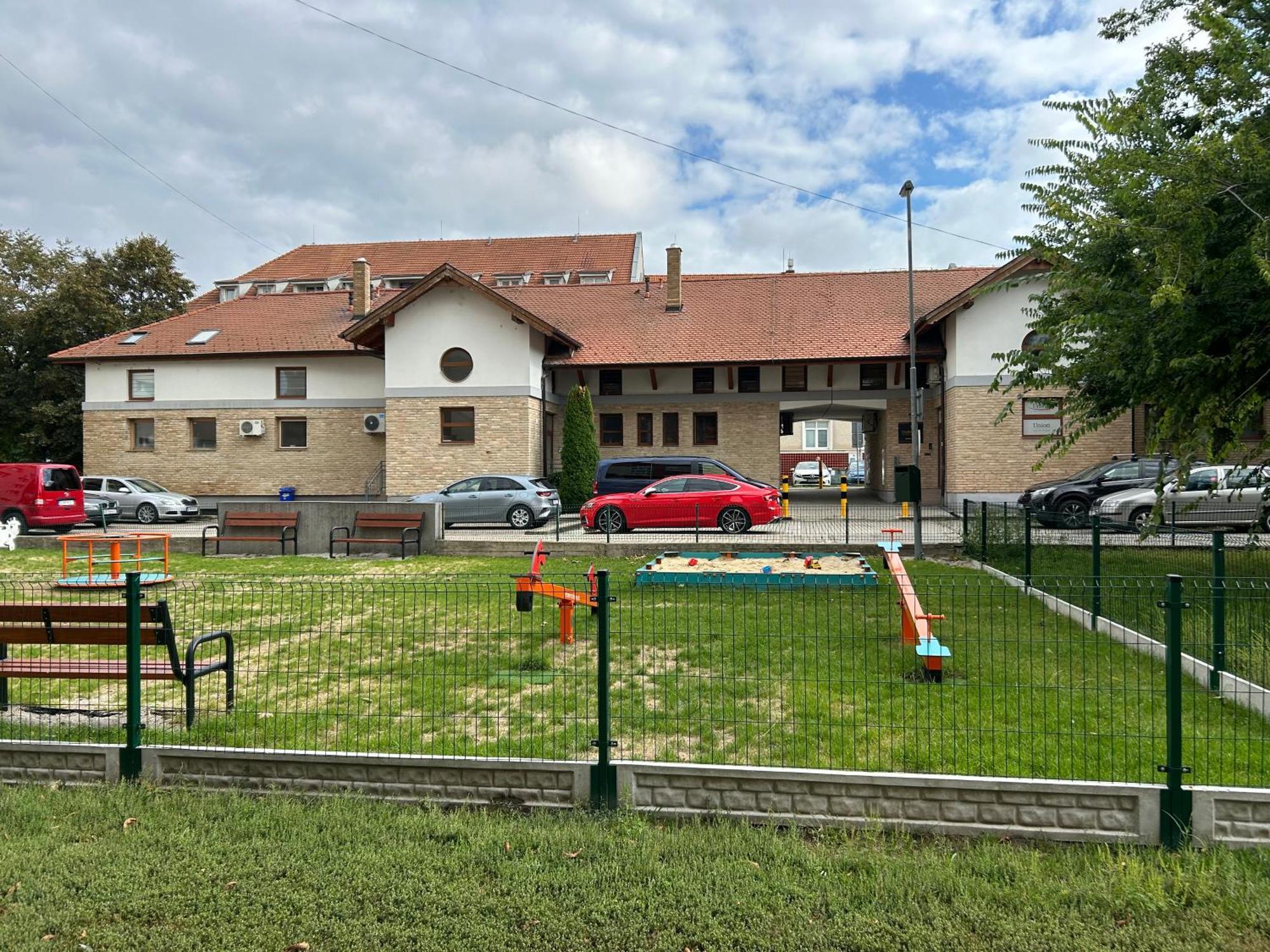 Konde Apartments B Dunajska Streda Exterior photo